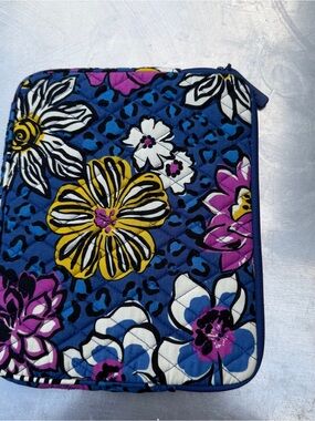 Vera Bradley African Violet Blue Floral Quilted Tablet iPad Sleeve Zip Case